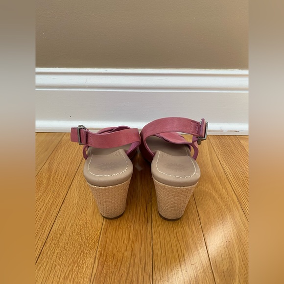 Ugg pink heels sandals size 6.5 - Picture 3 of 4